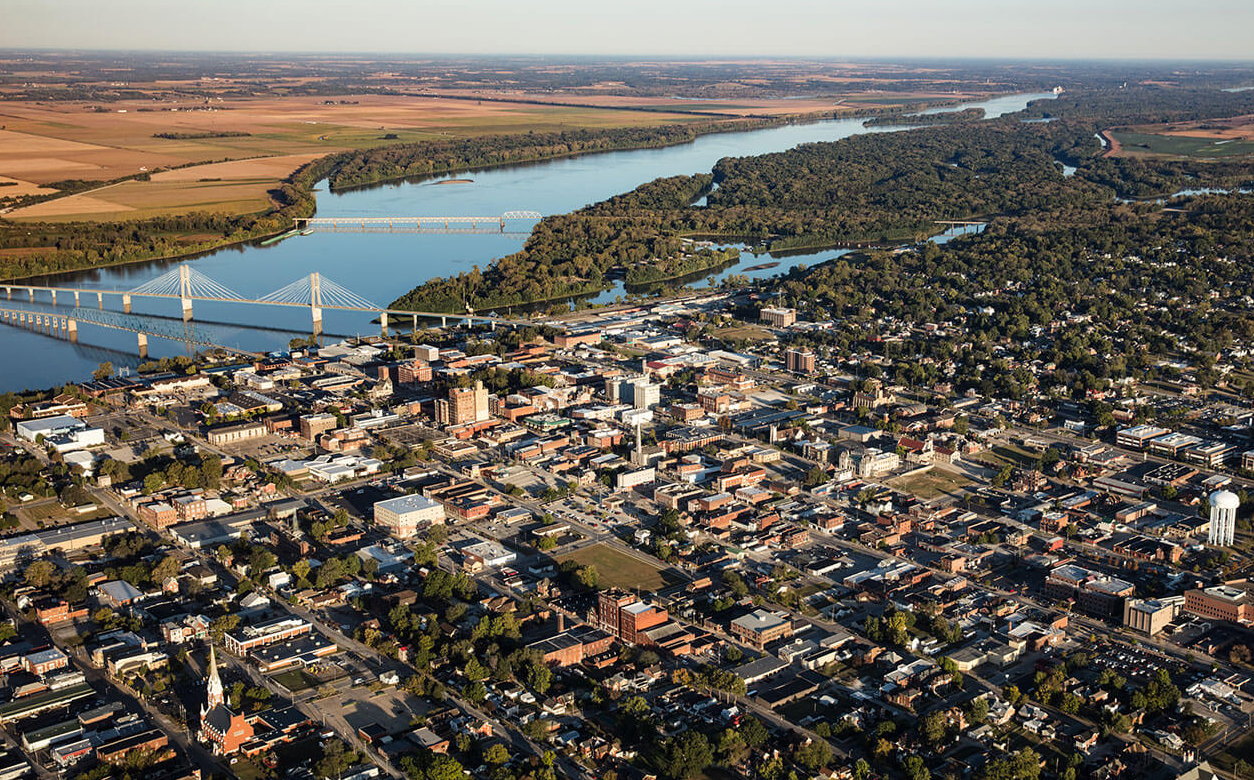 arial view of Quincy and river