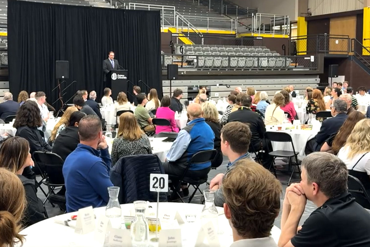 Students and donors sitting around tables at a luncheon